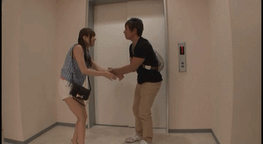 如何找到扒开腿狂躁女人 GIF 动态图?